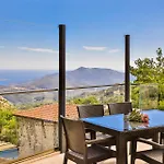 Luxury And Cosy Villa