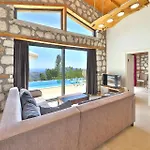 Luxury And Cosy Villa