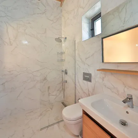 Luxury And Cosy Villa