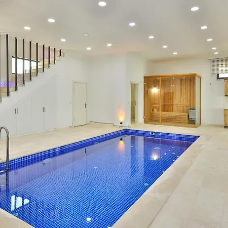 Luxury And Cosy Villa